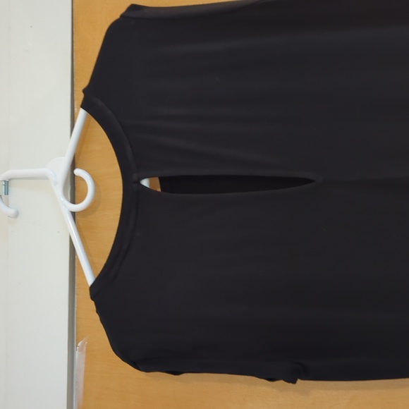 Long peep hole dress - Picture 4 of 6